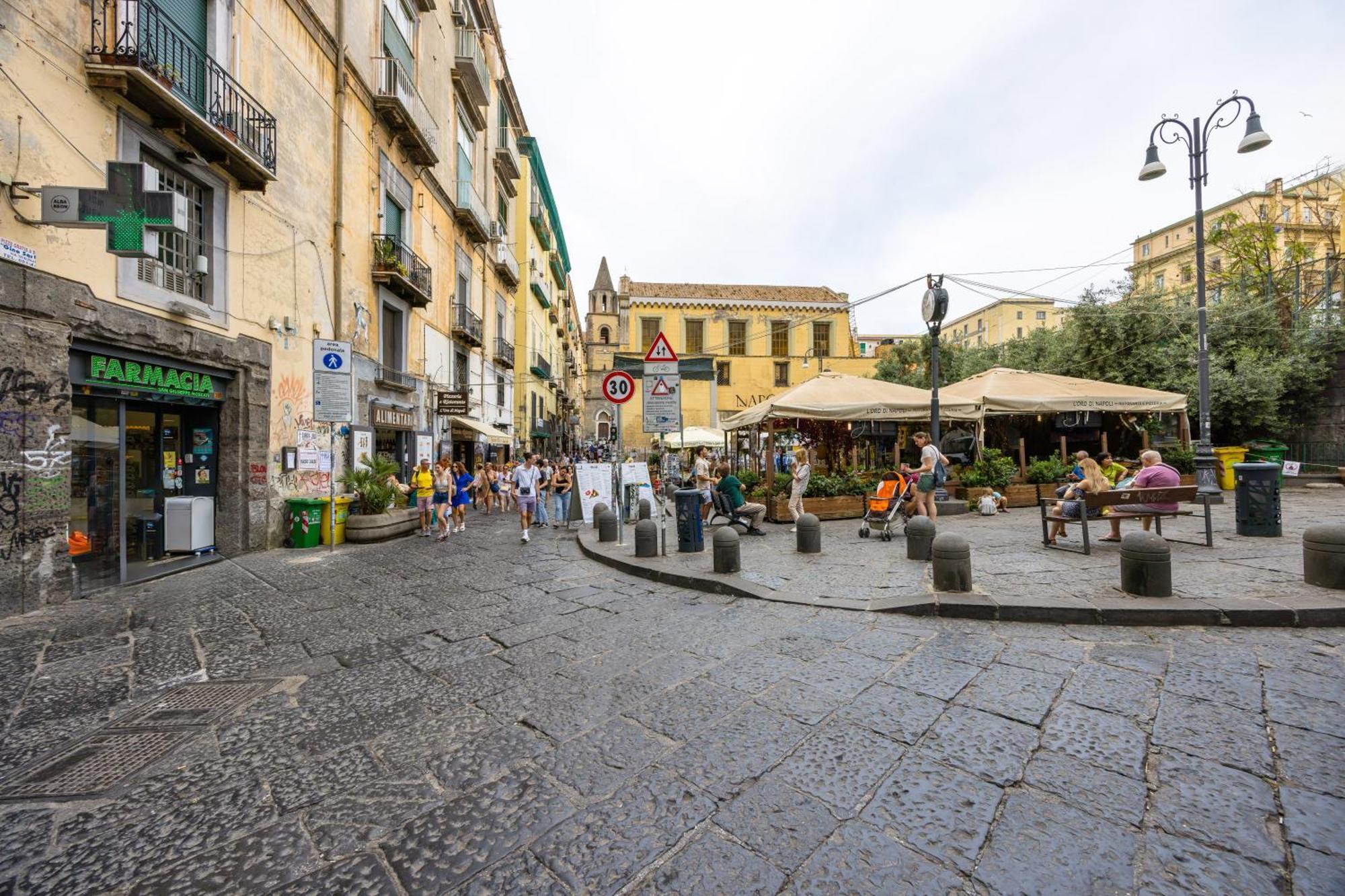 Piazza Miraglia - Apartment By Wonderful Italy Наполи Екстериор снимка
